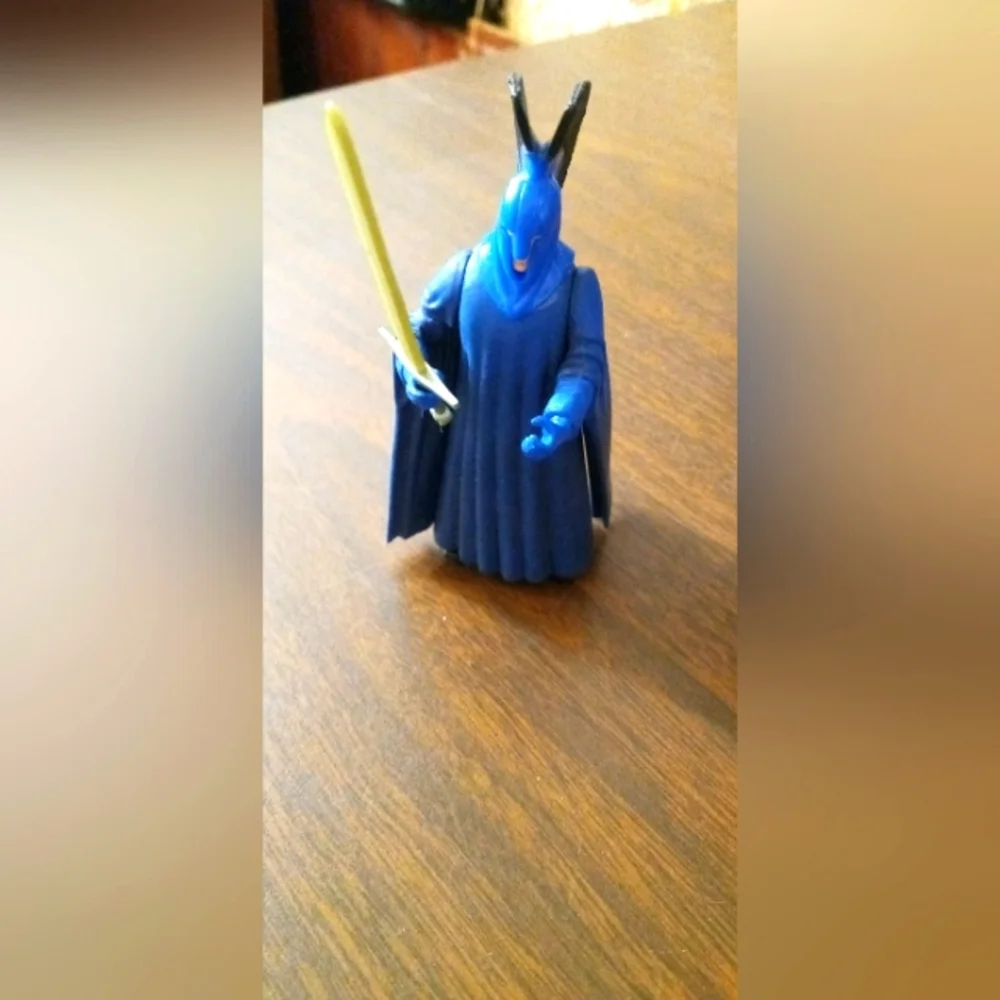 Starwars Blue Knight Action Figure Toy with Yellow Sword vintage